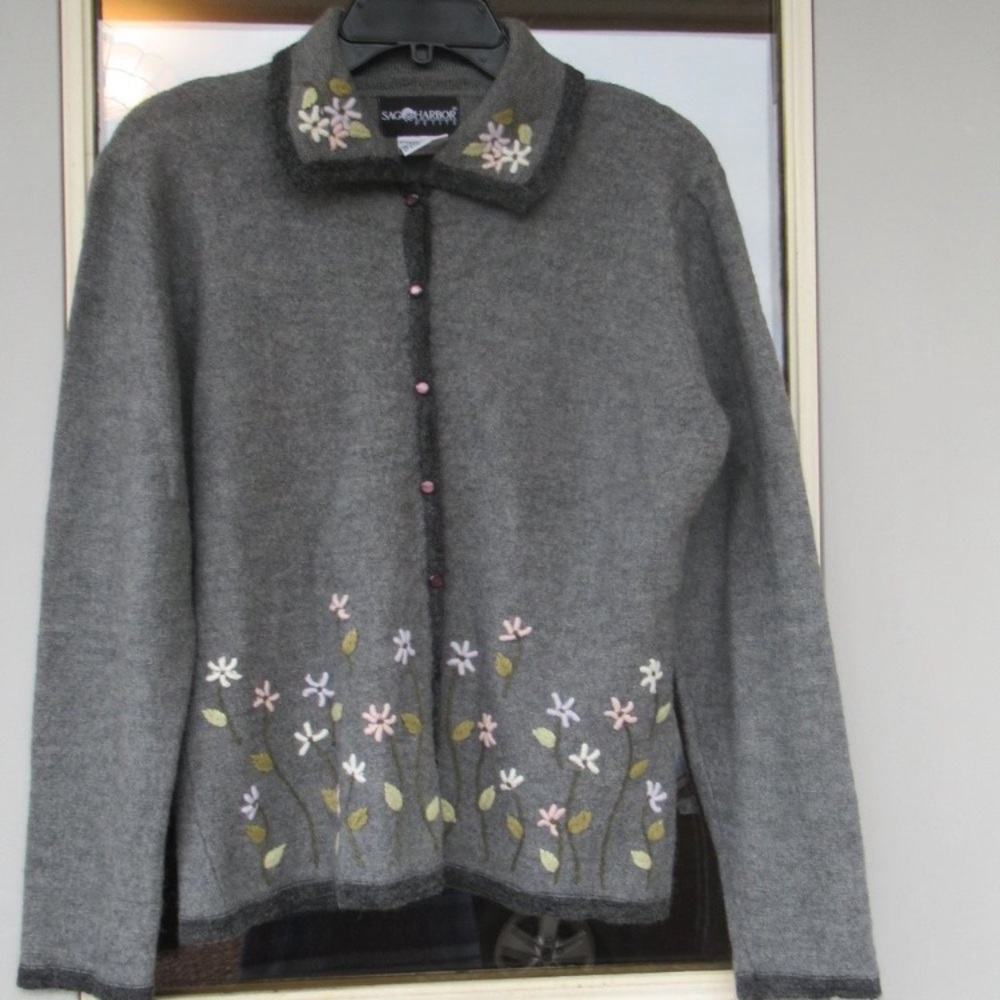 VINTAGE 90s pastel floral detail 92% wool gray button down sweater - Picture 11 of 12